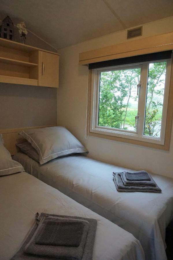 Hotel Vakantieverblijf Aan De Dijk à Hippolytushoef Extérieur photo
