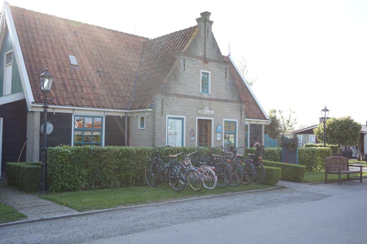 Hotel Vakantieverblijf Aan De Dijk à Hippolytushoef Extérieur photo