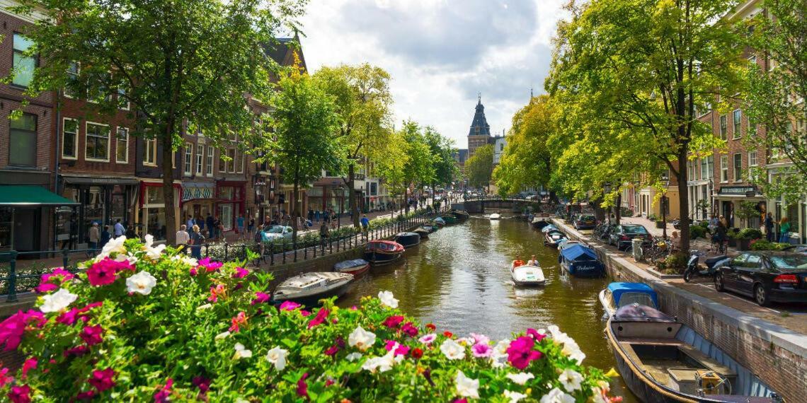 Hotel Vakantieverblijf Aan De Dijk à Hippolytushoef Extérieur photo